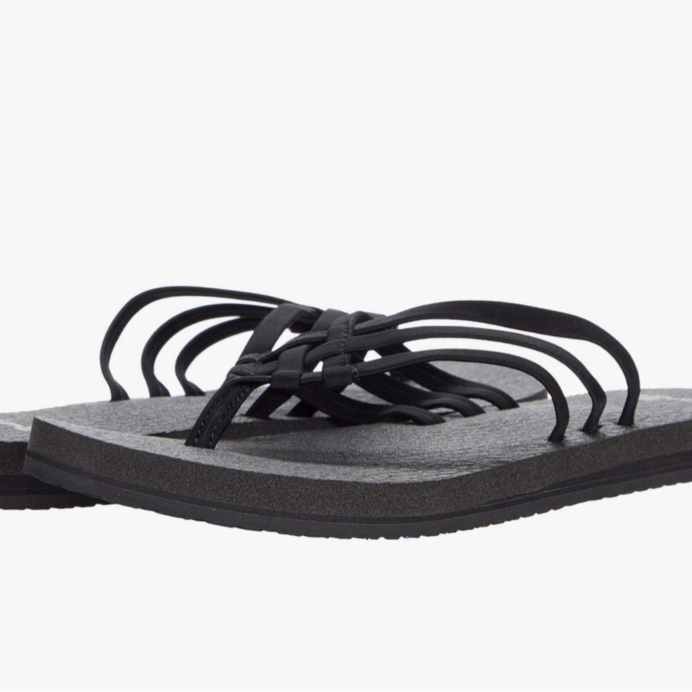 Sanuk flip flop sandals size 9